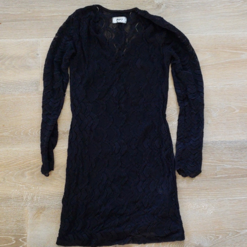 Nightcap Victorian deep V scalloped lace dress 3